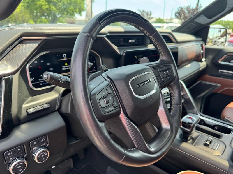 GMC Sierra 1500 Vehicle Full-screen Gallery Image 15