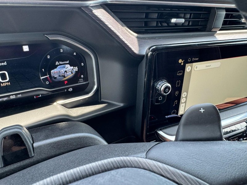 GMC Sierra 1500 Vehicle Full-screen Gallery Image 21