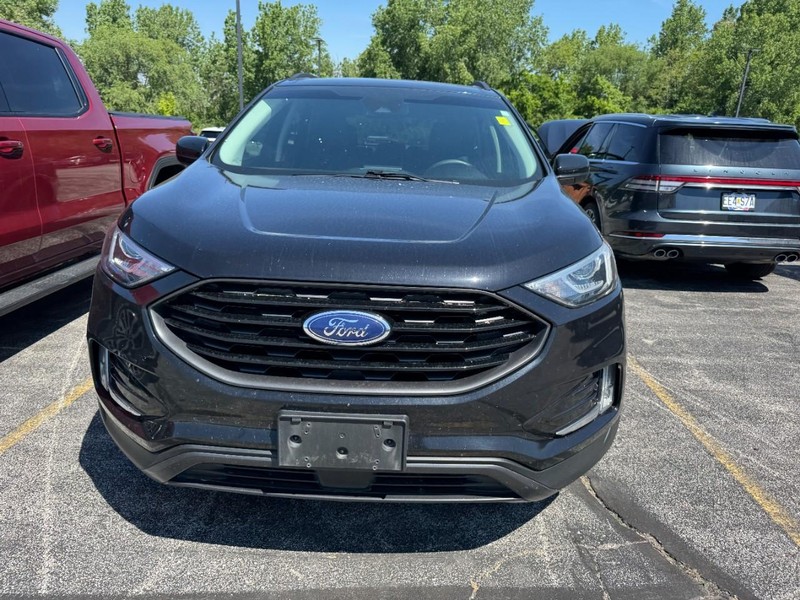 Ford Edge Vehicle Full-screen Gallery Image 02