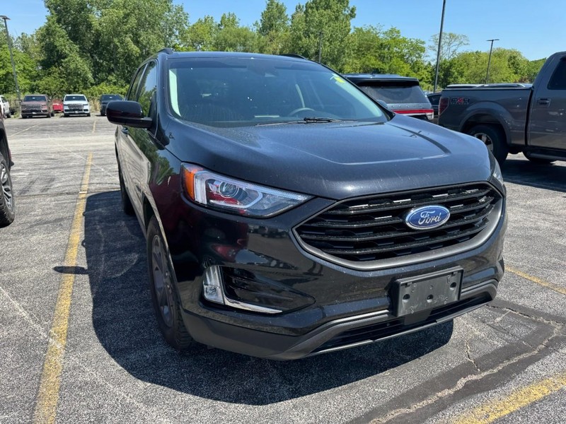Ford Edge Vehicle Full-screen Gallery Image 03