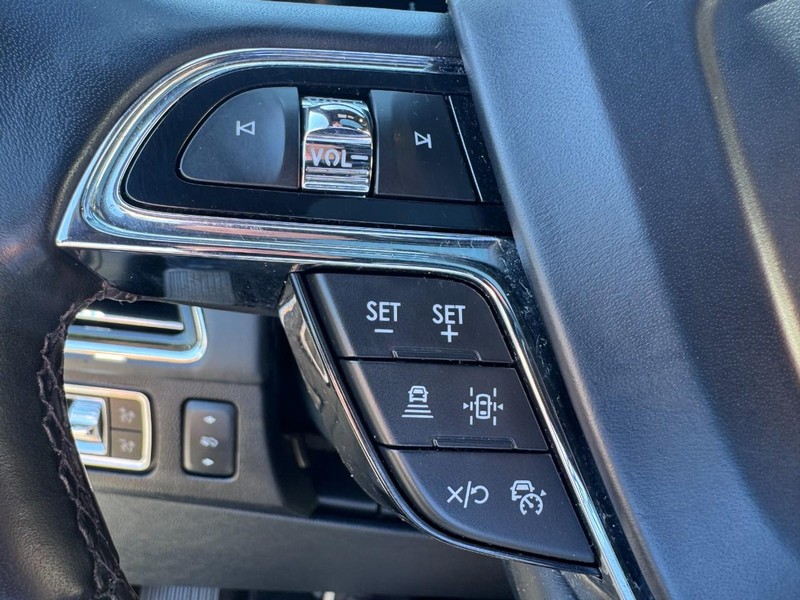 Lincoln Navigator Vehicle Full-screen Gallery Image 18