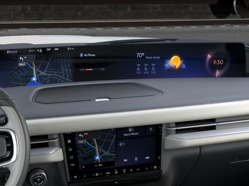 Lincoln Navigator L Vehicle Full-screen Gallery Image 14