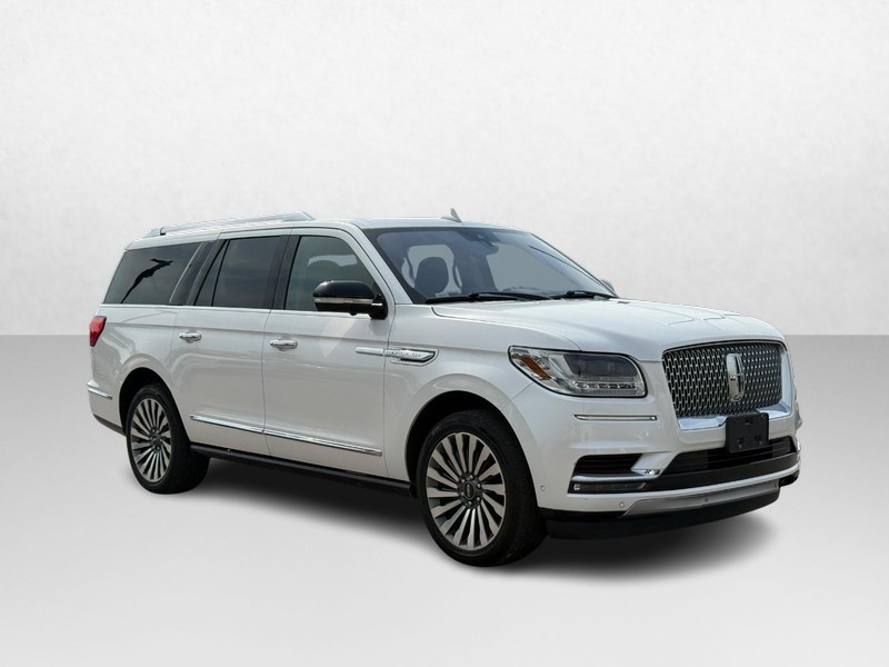Lincoln Navigator L Vehicle Full-screen Gallery Image 03