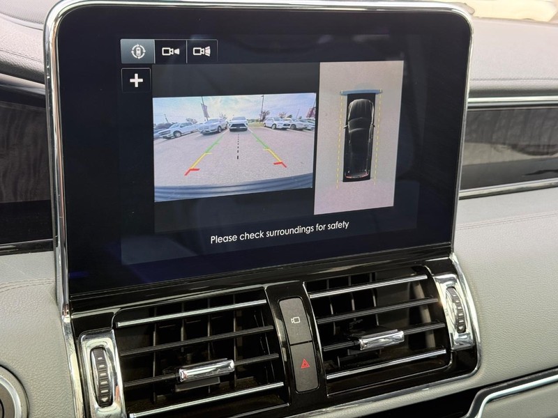 Lincoln Navigator L Vehicle Full-screen Gallery Image 20