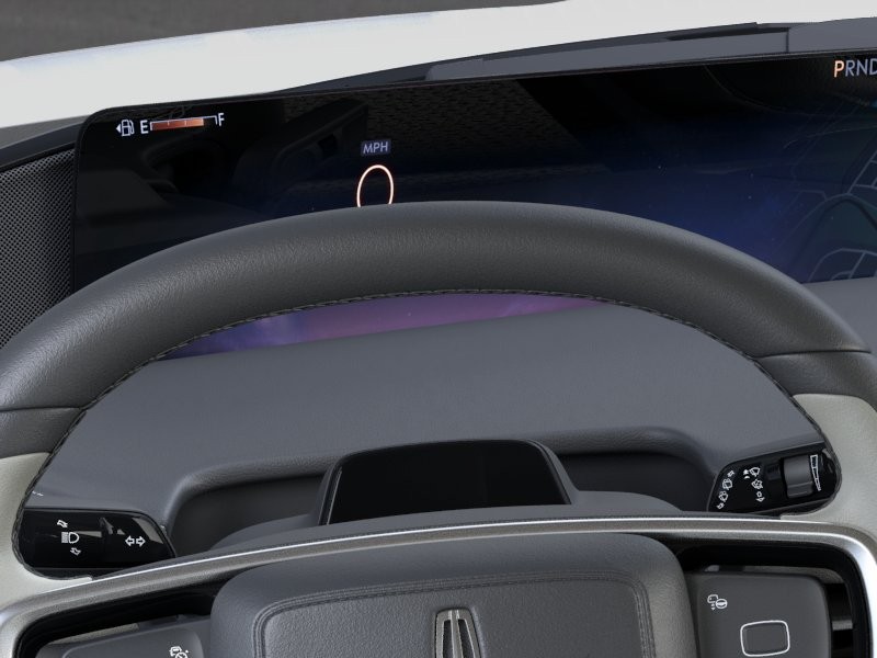 Lincoln Navigator Vehicle Full-screen Gallery Image 13