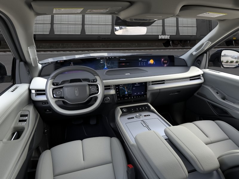 Lincoln Navigator L Vehicle Full-screen Gallery Image 09