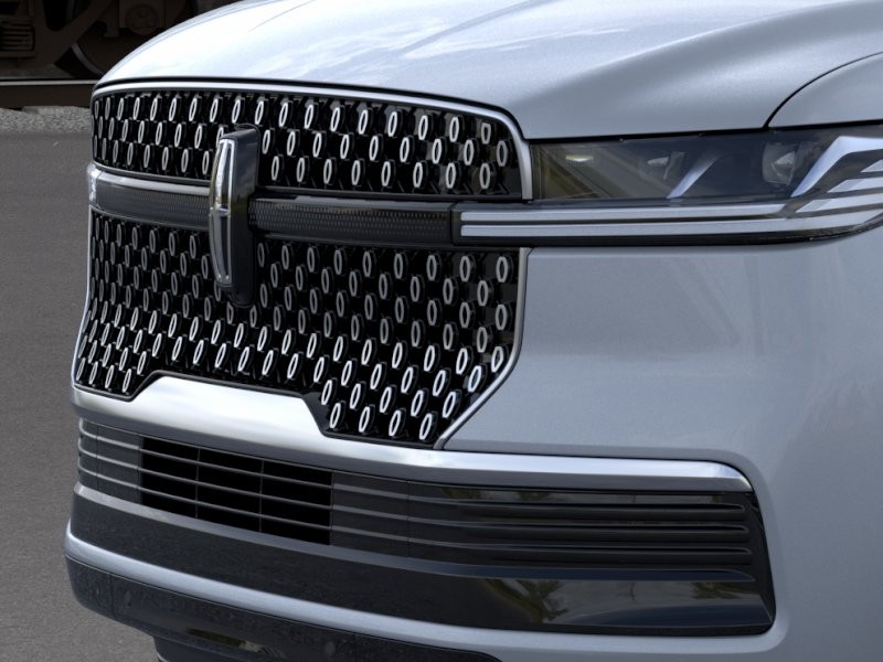 Lincoln Navigator L Vehicle Full-screen Gallery Image 17