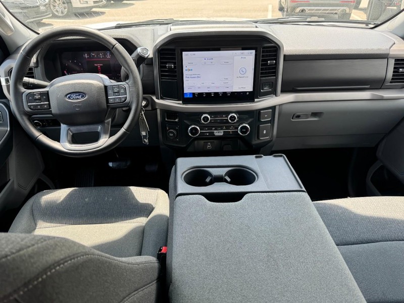 Ford F-150 Vehicle Full-screen Gallery Image 09