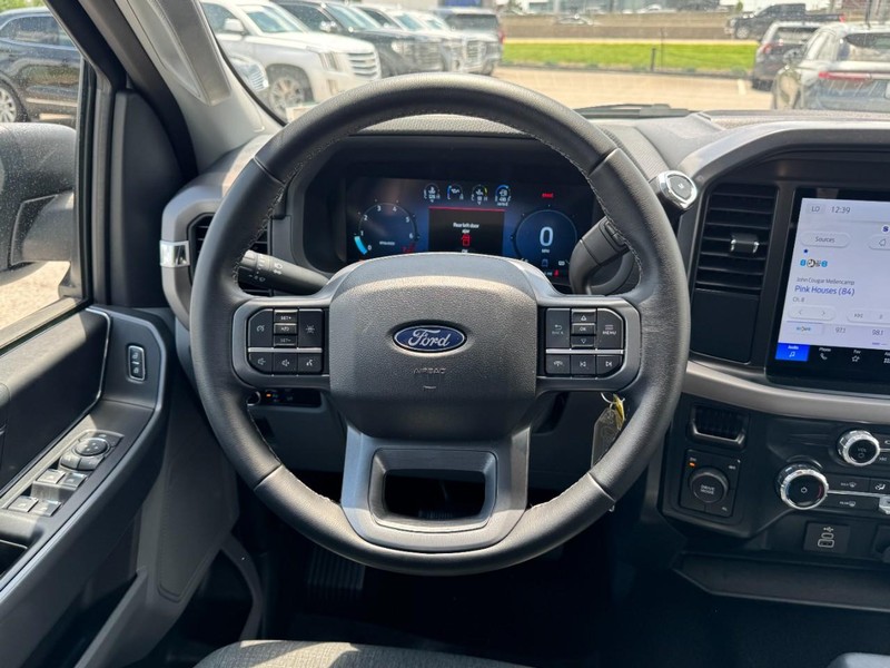 Ford F-150 Vehicle Full-screen Gallery Image 10