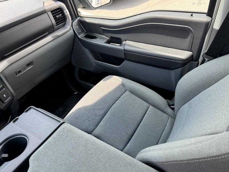 Ford F-150 Vehicle Full-screen Gallery Image 11