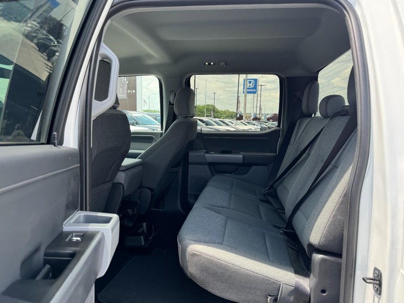 Ford F-150 Vehicle Full-screen Gallery Image 12