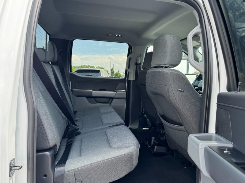 Ford F-150 Vehicle Full-screen Gallery Image 13
