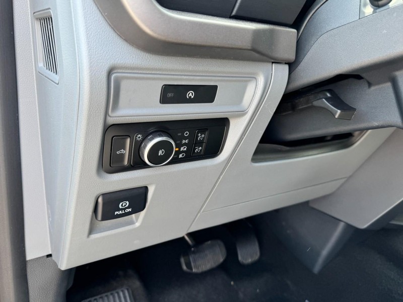 Ford F-150 Vehicle Full-screen Gallery Image 14