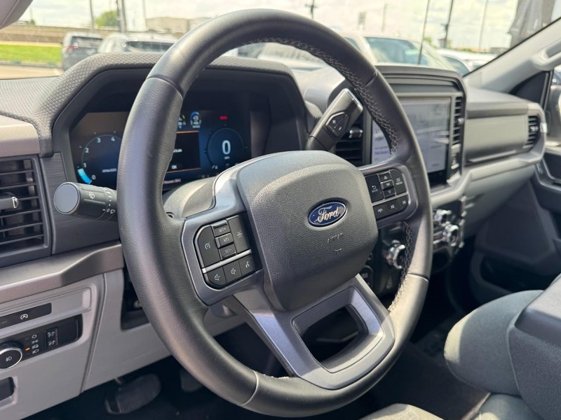 Ford F-150 Vehicle Full-screen Gallery Image 15