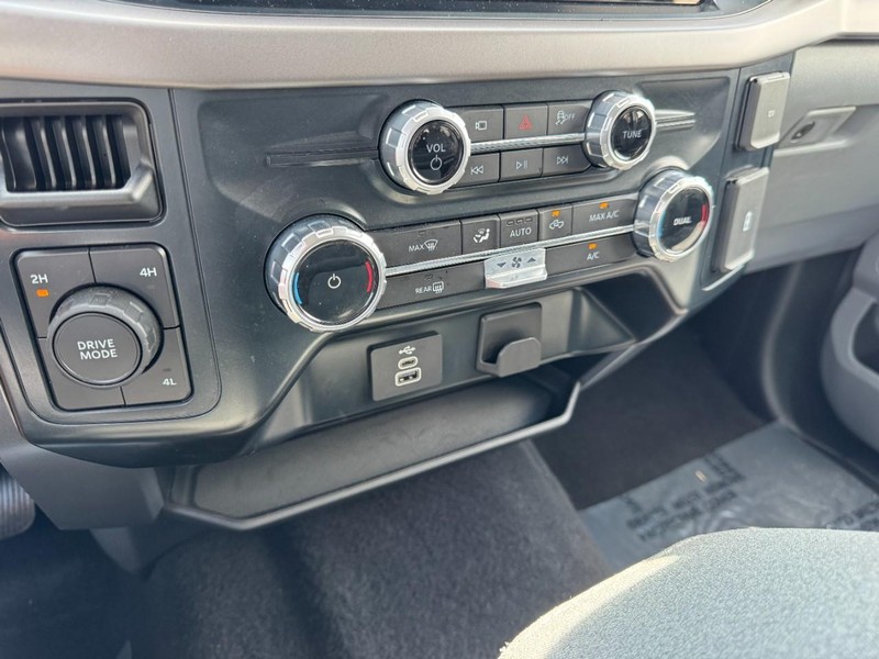 Ford F-150 Vehicle Full-screen Gallery Image 17
