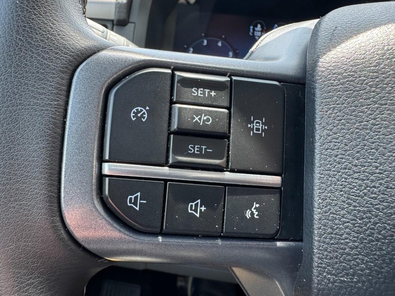 Ford F-150 Vehicle Full-screen Gallery Image 18