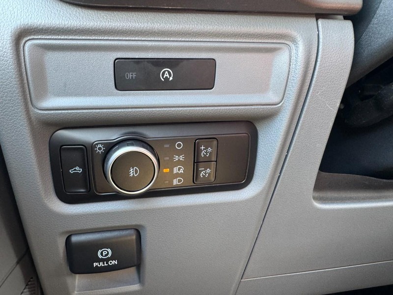Ford F-150 Vehicle Full-screen Gallery Image 22
