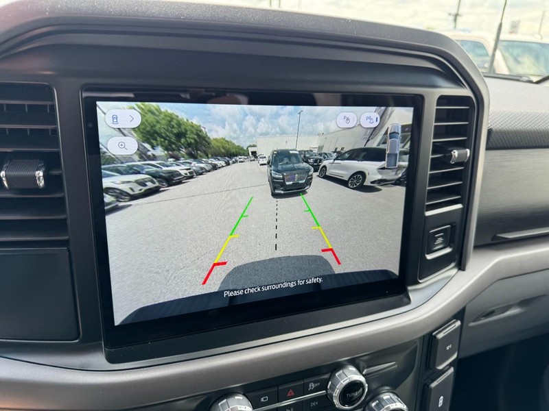 Ford F-150 Vehicle Full-screen Gallery Image 24