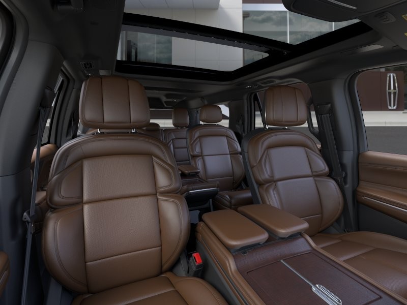 Lincoln Navigator L Vehicle Full-screen Gallery Image 10