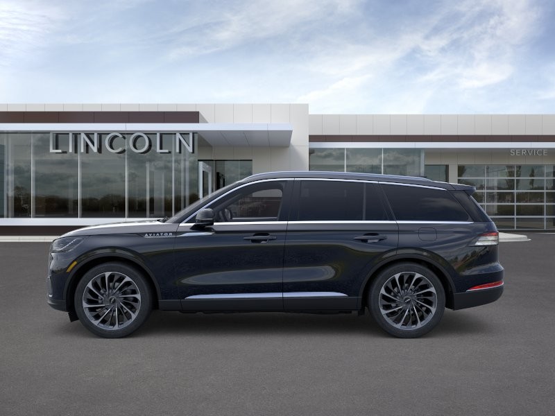 Lincoln Aviator Vehicle Full-screen Gallery Image 03