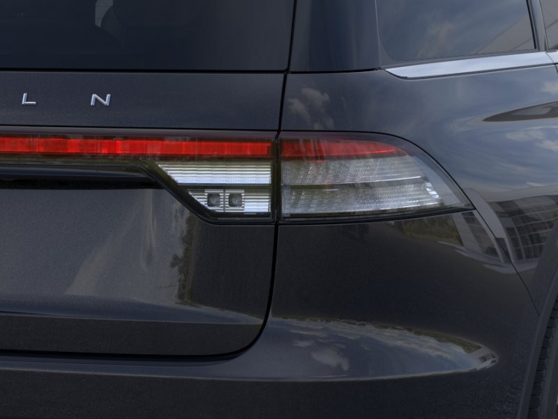 Lincoln Aviator Vehicle Full-screen Gallery Image 21