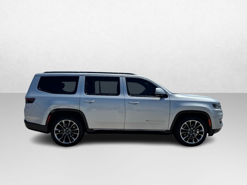 Jeep Wagoneer Vehicle Full-screen Gallery Image 04