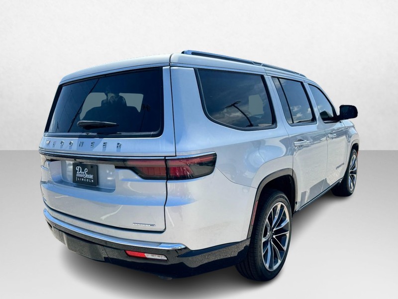 Jeep Wagoneer Vehicle Full-screen Gallery Image 05