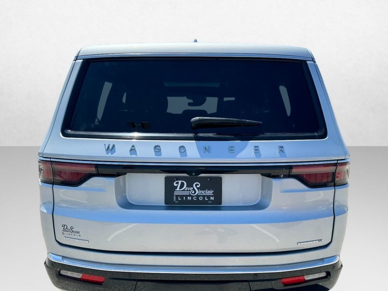 Jeep Wagoneer Vehicle Full-screen Gallery Image 06