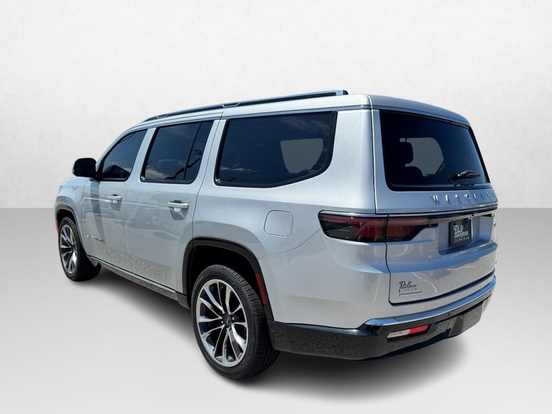 Jeep Wagoneer Vehicle Full-screen Gallery Image 07