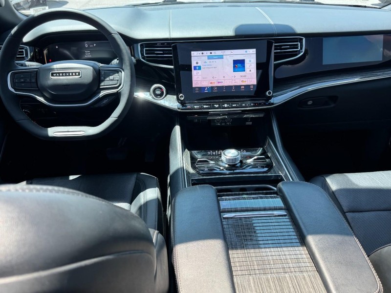 Jeep Wagoneer Vehicle Full-screen Gallery Image 09
