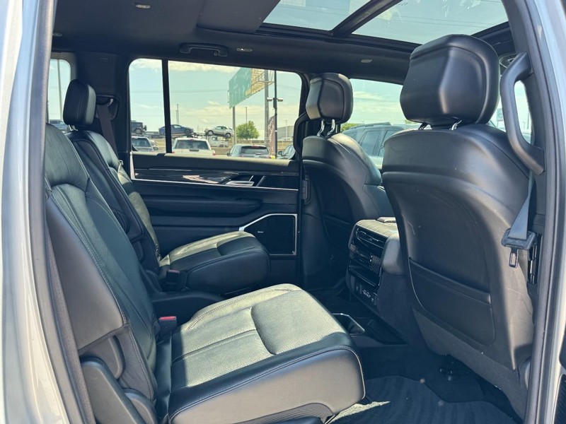 Jeep Wagoneer Vehicle Full-screen Gallery Image 13