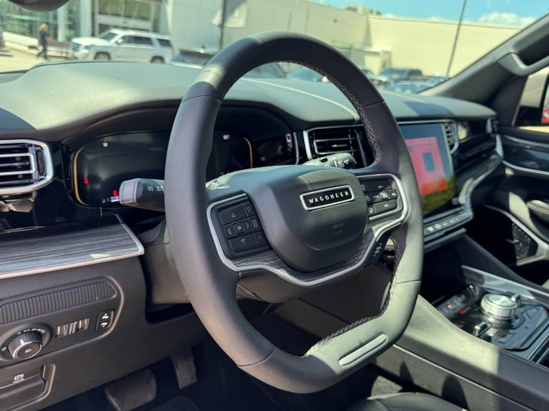 Jeep Wagoneer Vehicle Full-screen Gallery Image 15