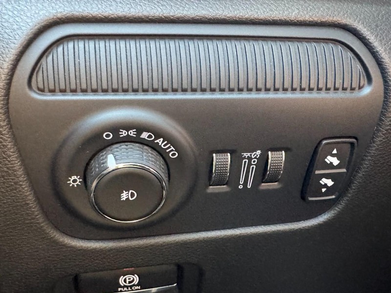 Jeep Wagoneer Vehicle Full-screen Gallery Image 22