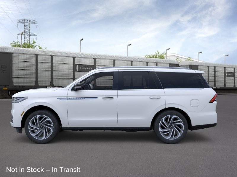 Lincoln Navigator Vehicle Full-screen Gallery Image 03