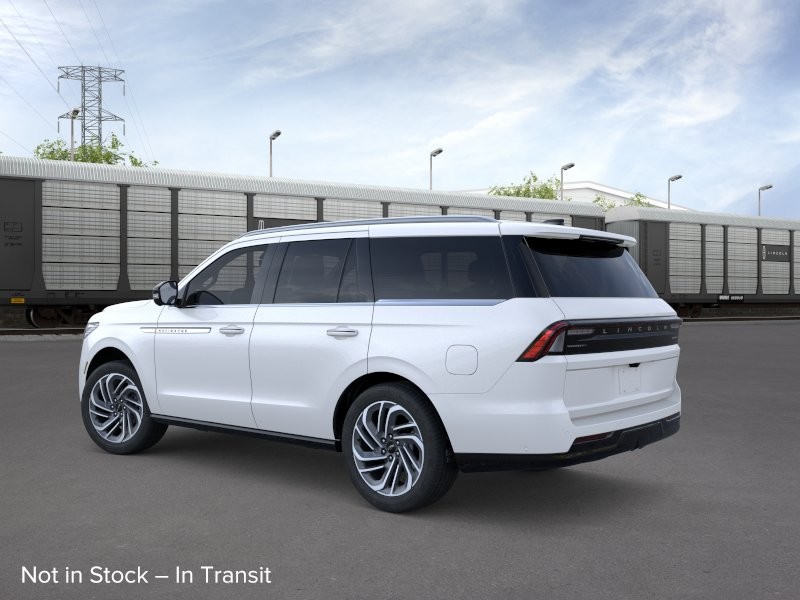 Lincoln Navigator Vehicle Full-screen Gallery Image 04