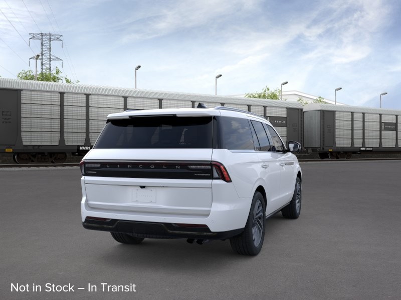 Lincoln Navigator Vehicle Full-screen Gallery Image 08