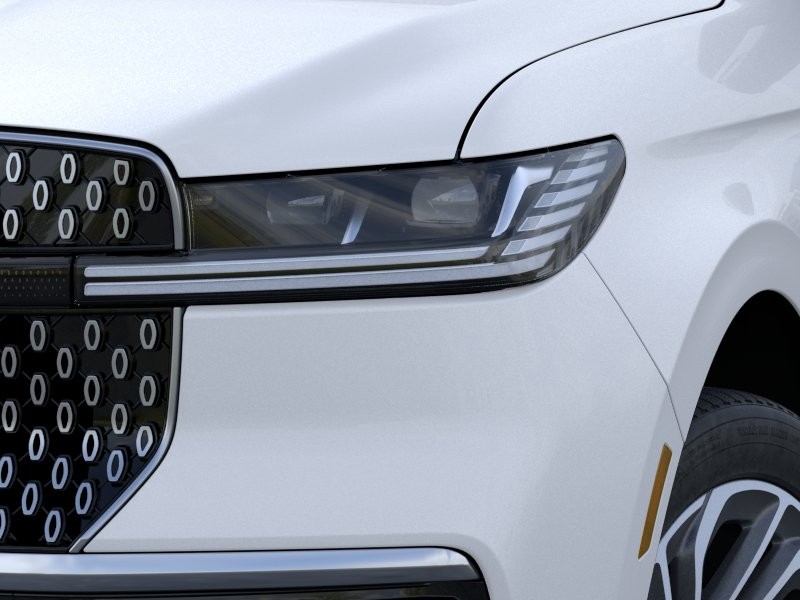 Lincoln Navigator Vehicle Full-screen Gallery Image 18