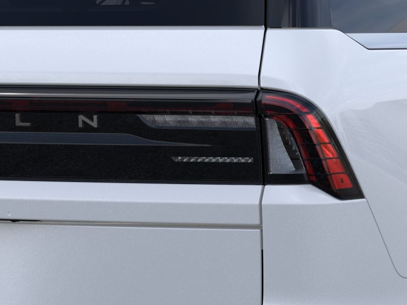 Lincoln Navigator Vehicle Full-screen Gallery Image 21