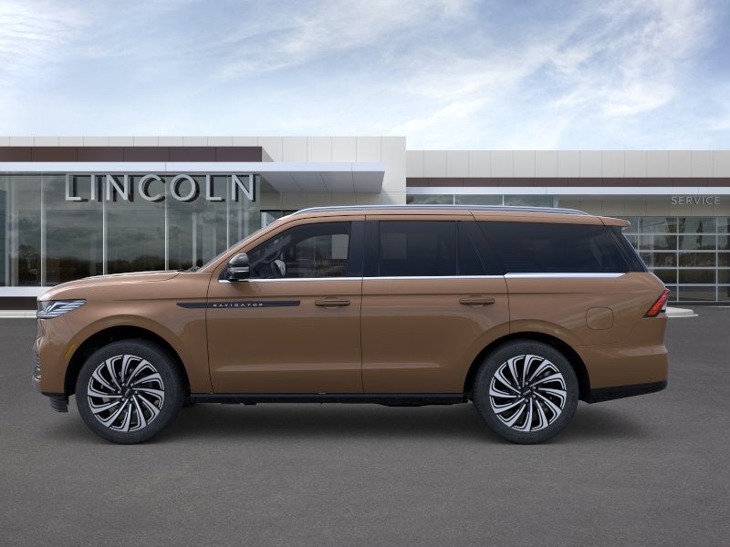 Lincoln Navigator Vehicle Full-screen Gallery Image 03