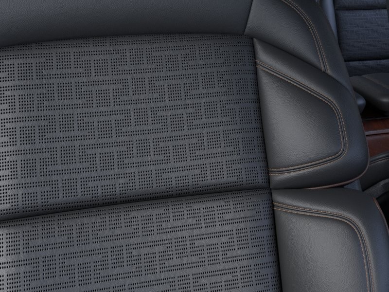 Lincoln Navigator Vehicle Full-screen Gallery Image 16