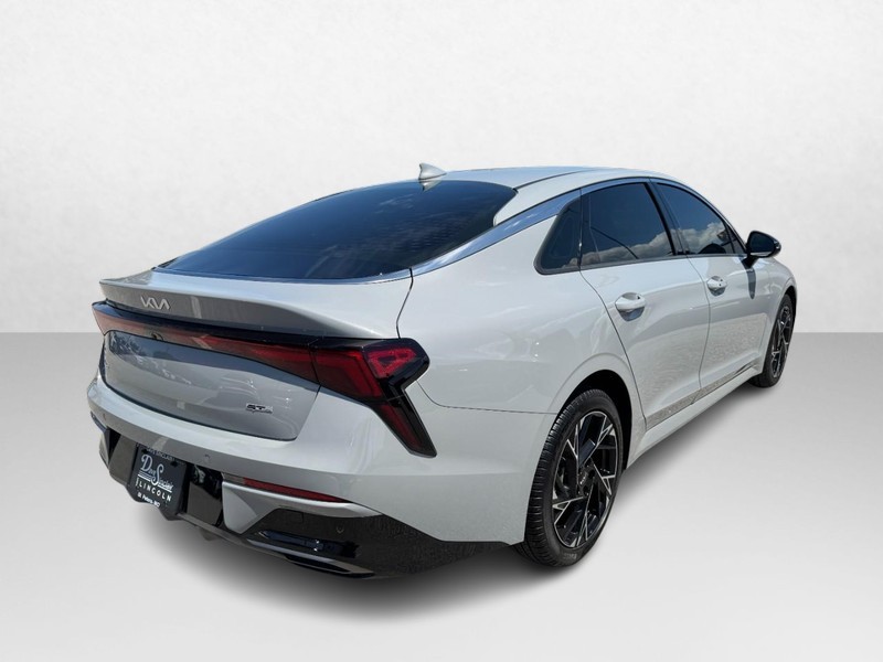 Kia K5 Vehicle Full-screen Gallery Image 05