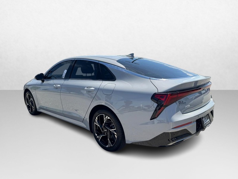 Kia K5 Vehicle Full-screen Gallery Image 07