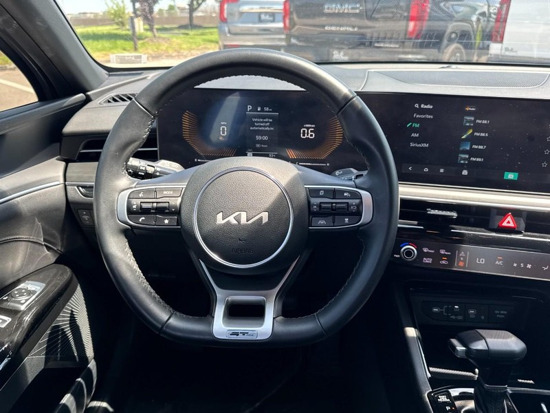 Kia K5 Vehicle Full-screen Gallery Image 10