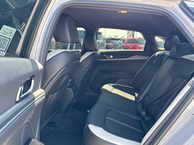 Kia K5 Vehicle Full-screen Gallery Image 12