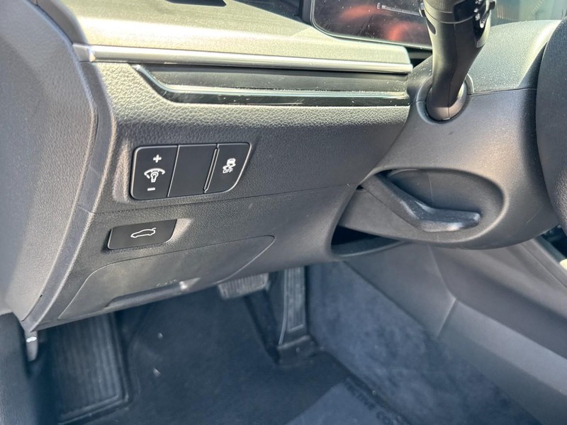 Kia K5 Vehicle Full-screen Gallery Image 14