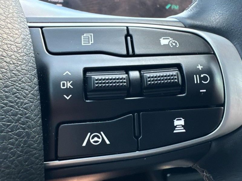 Kia K5 Vehicle Full-screen Gallery Image 19