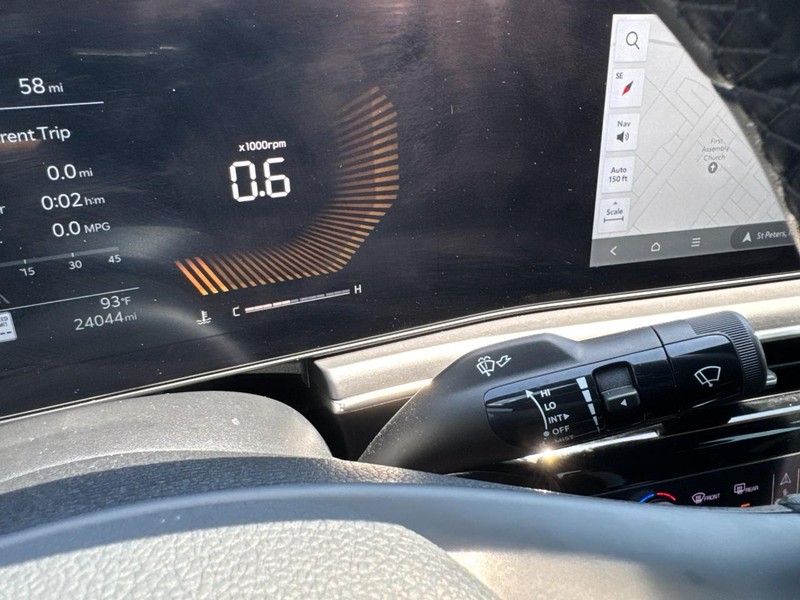 Kia K5 Vehicle Full-screen Gallery Image 21