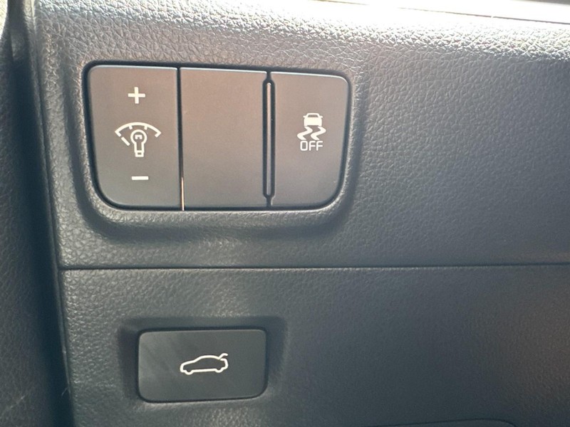 Kia K5 Vehicle Full-screen Gallery Image 22