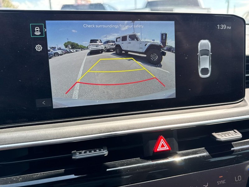 Kia K5 Vehicle Full-screen Gallery Image 24