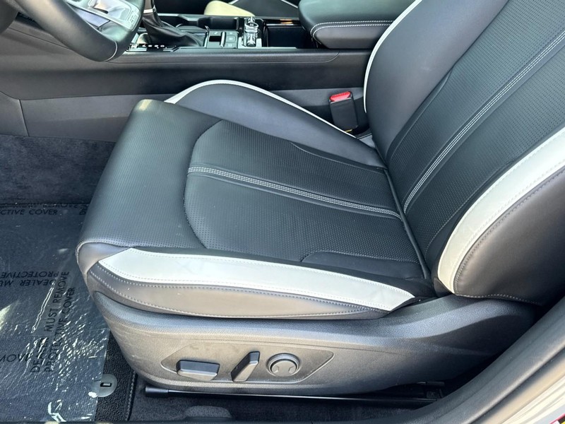 Kia K5 Vehicle Full-screen Gallery Image 26